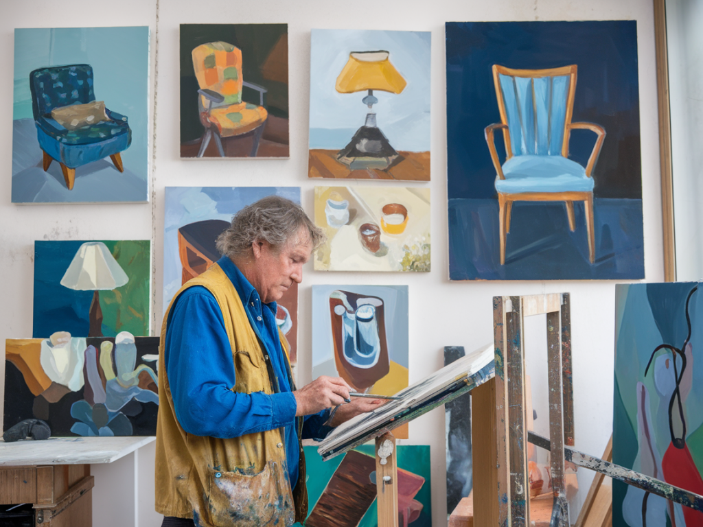 Interview : comment le peintre local x crée ses séries à partir d'objets du quotidien