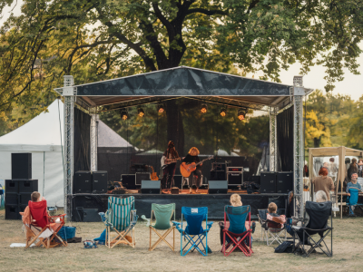 Où dénicher les sessions acoustiques clandestines d'un festival local et comment y entrer gratuitement